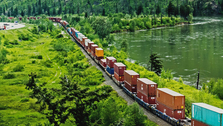 Railways dispatch over 5.4 lakh apple boxes from Kashmir in 10 days