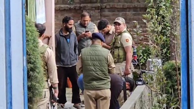 Police carry out searches across Anantnag to curb separatist activities
