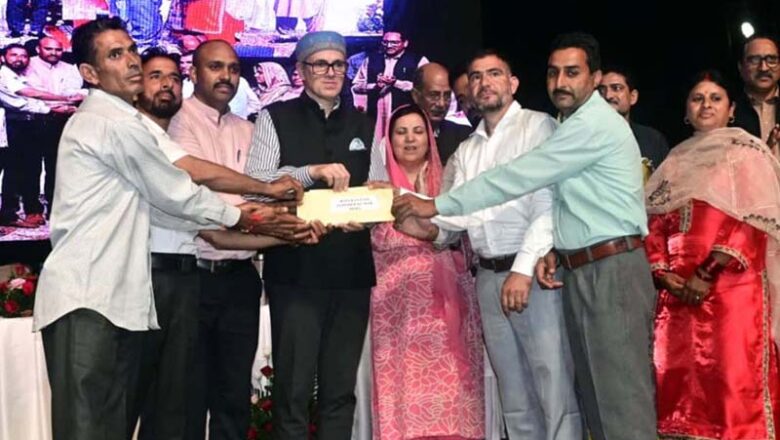 863 more dailywagers regularised by Jammu Kashmir government