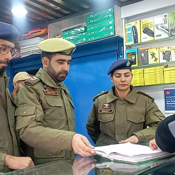 Police launch crackdown on SIM misuse, inspect vendors across Anantnag